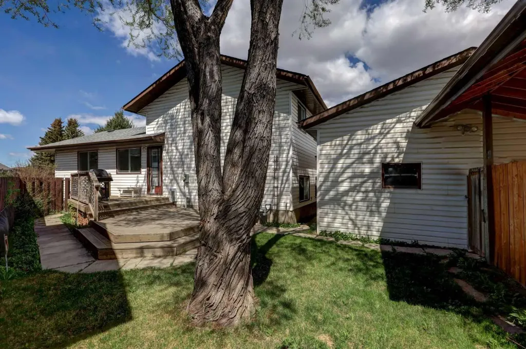 16 Martingrove Mews NE Calgary AB T3J2S9