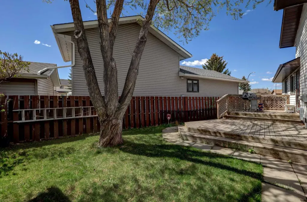 16 Martingrove Mews NE Calgary AB T3J2S9