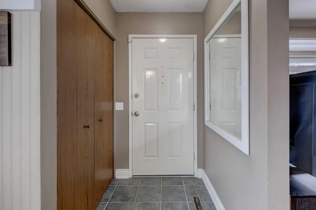 16 Martingrove Mews NE Calgary AB T3J2S9