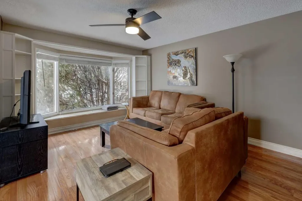 16 Martingrove Mews NE Calgary AB T3J2S9