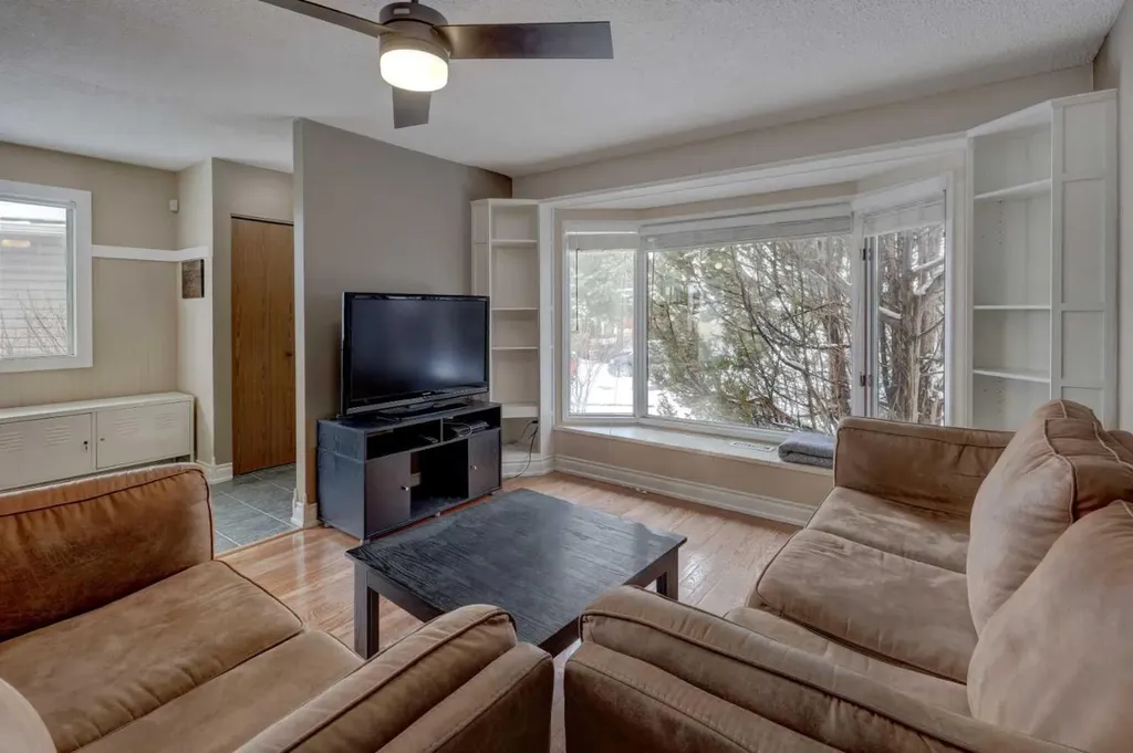 16 Martingrove Mews NE Calgary AB T3J2S9