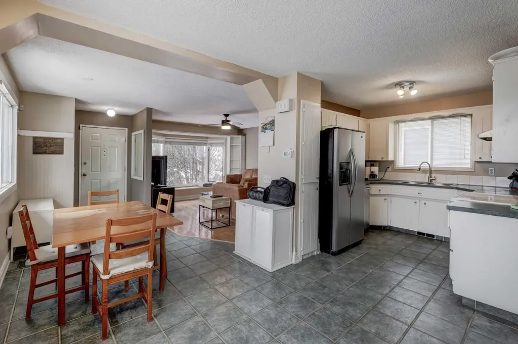 16 Martingrove Mews NE Calgary AB T3J2S9