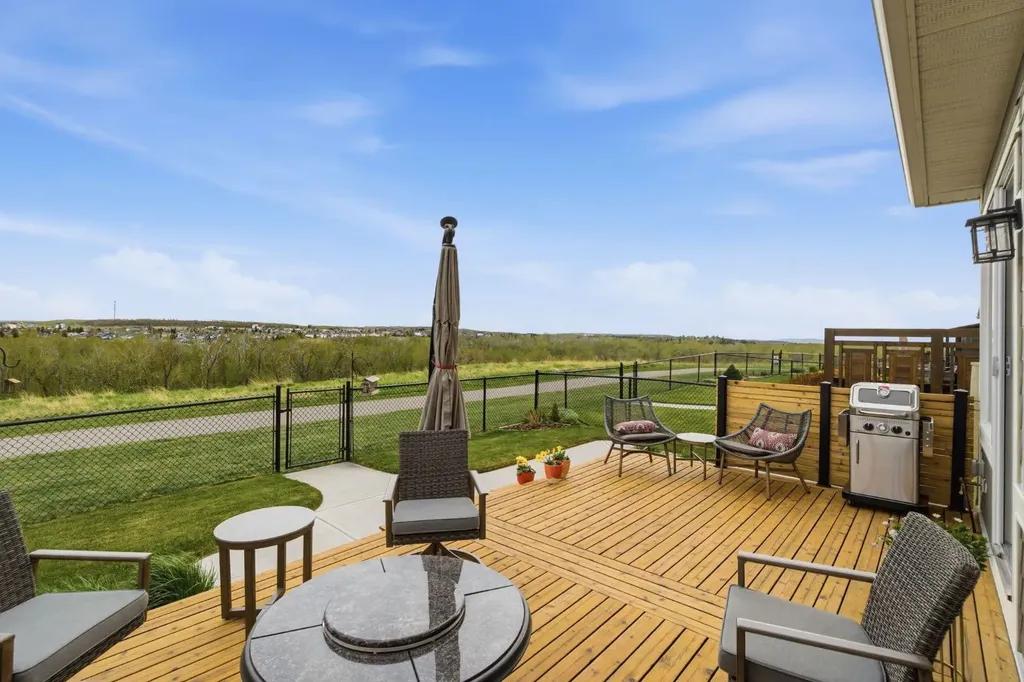 51 Mist Mountain Rise Okotoks AB T1S 5R4