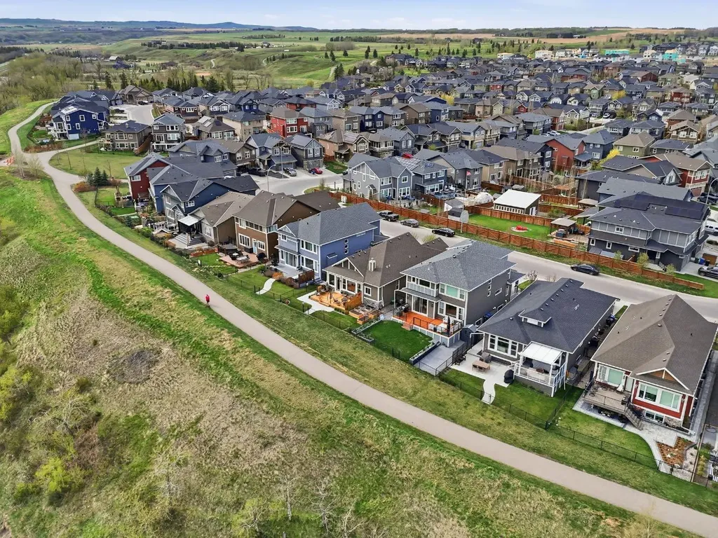 51 Mist Mountain Rise Okotoks AB T1S 5R4