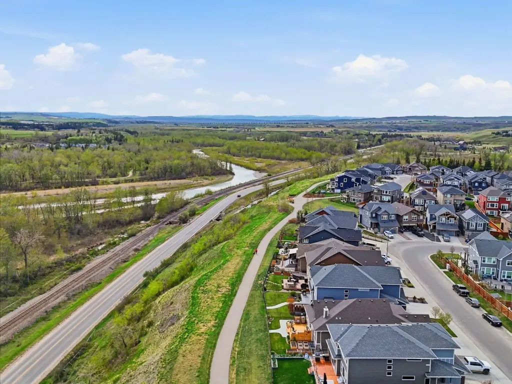 51 Mist Mountain Rise Okotoks AB T1S 5R4