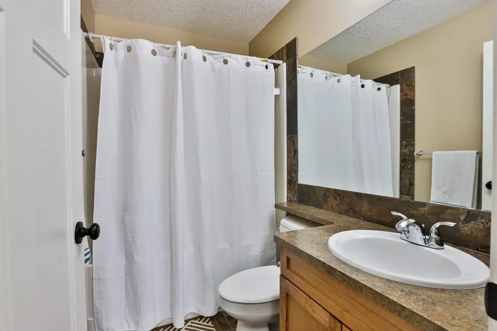 557 Mary Cameron Crescent N Lethbridge AB T1H6V6