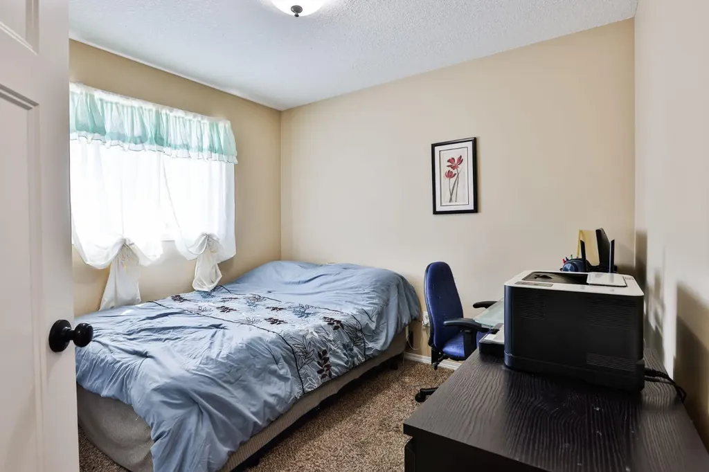 557 Mary Cameron Crescent N Lethbridge AB T1H6V6