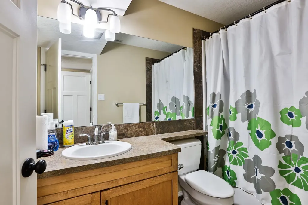 557 Mary Cameron Crescent N Lethbridge AB T1H6V6