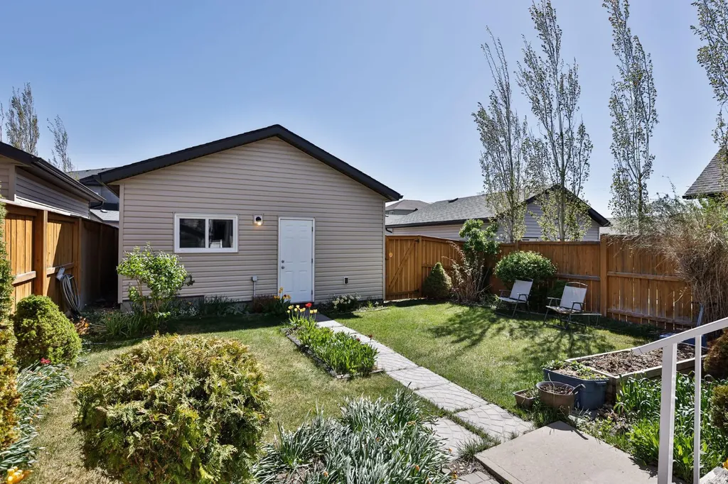 557 Mary Cameron Crescent N Lethbridge AB T1H6V6