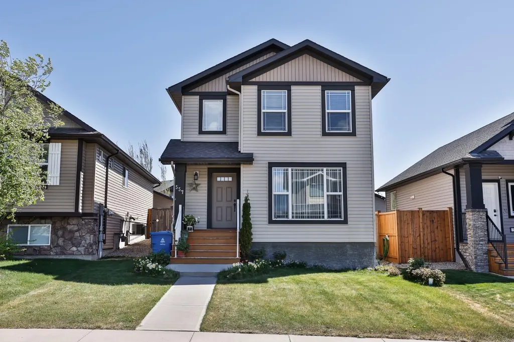 557 Mary Cameron Crescent N Lethbridge AB T1H6V6