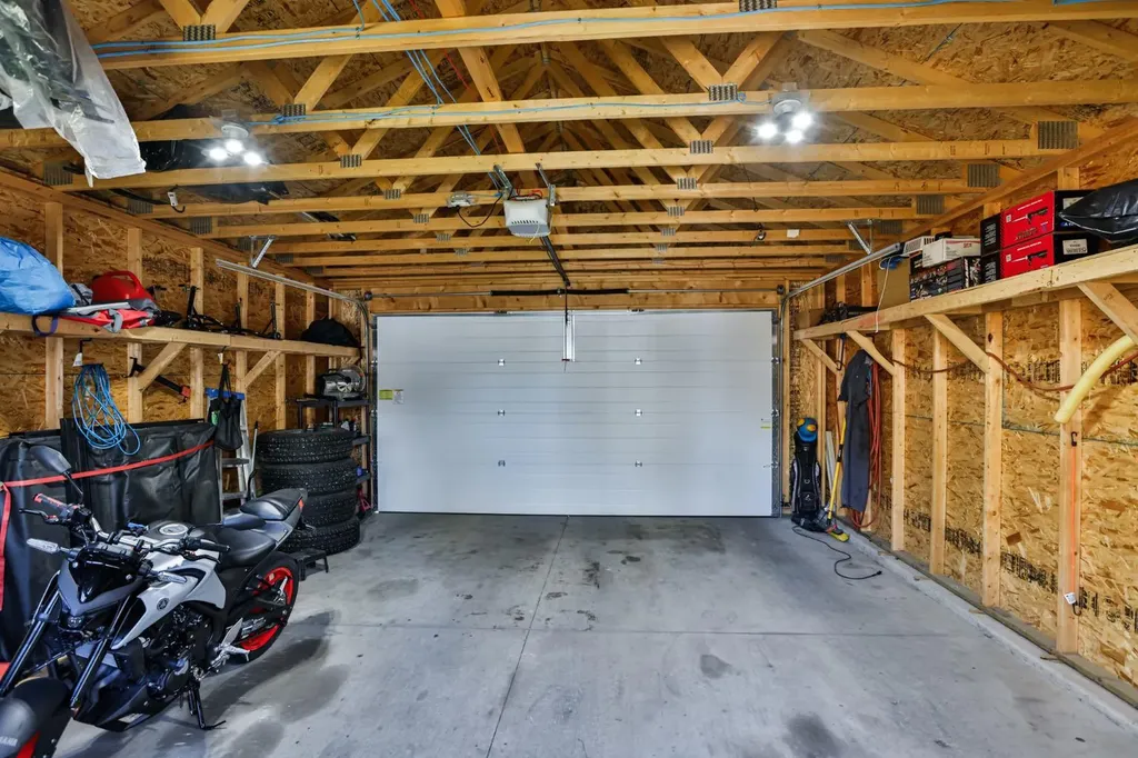 557 Mary Cameron Crescent N Lethbridge AB T1H6V6