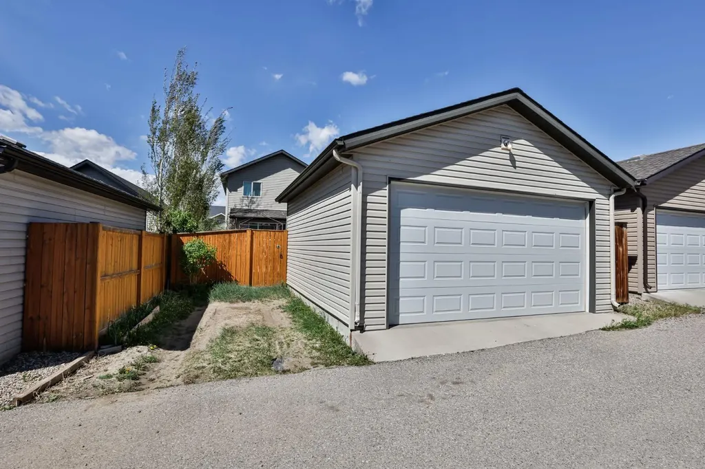 557 Mary Cameron Crescent N Lethbridge AB T1H6V6