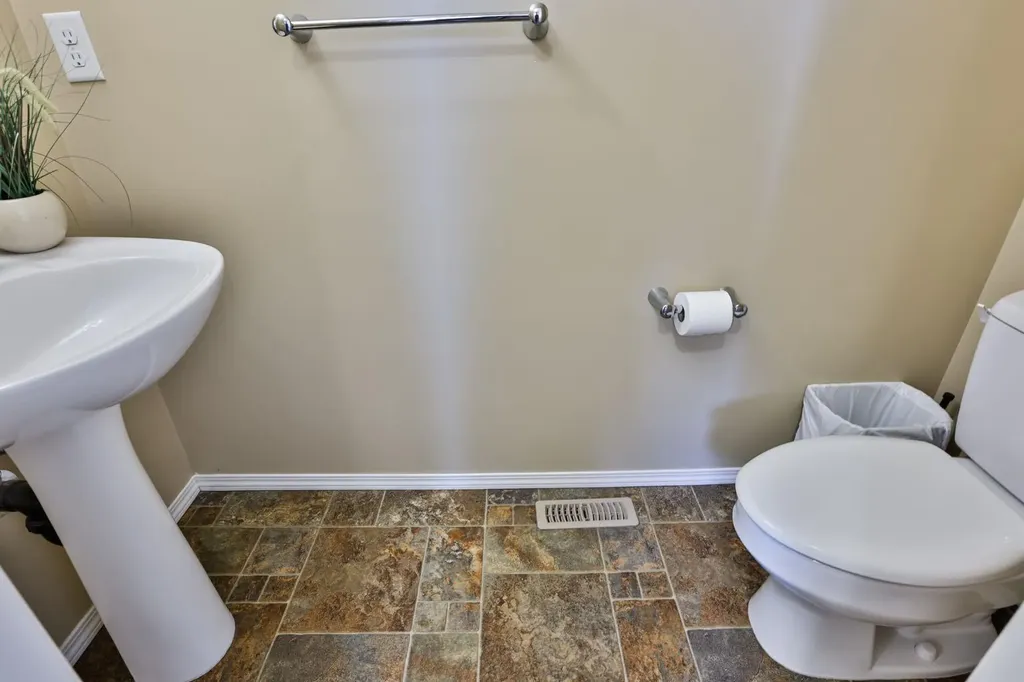 557 Mary Cameron Crescent N Lethbridge AB T1H6V6