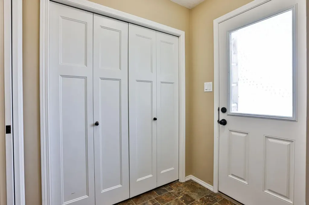 557 Mary Cameron Crescent N Lethbridge AB T1H6V6