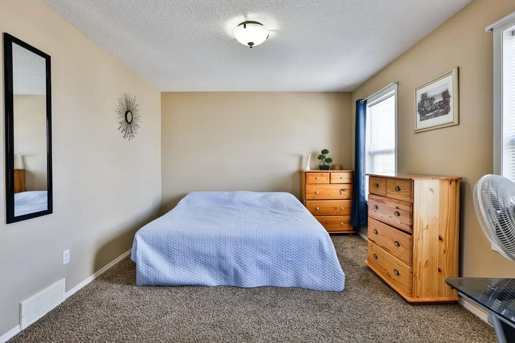 557 Mary Cameron Crescent N Lethbridge AB T1H6V6