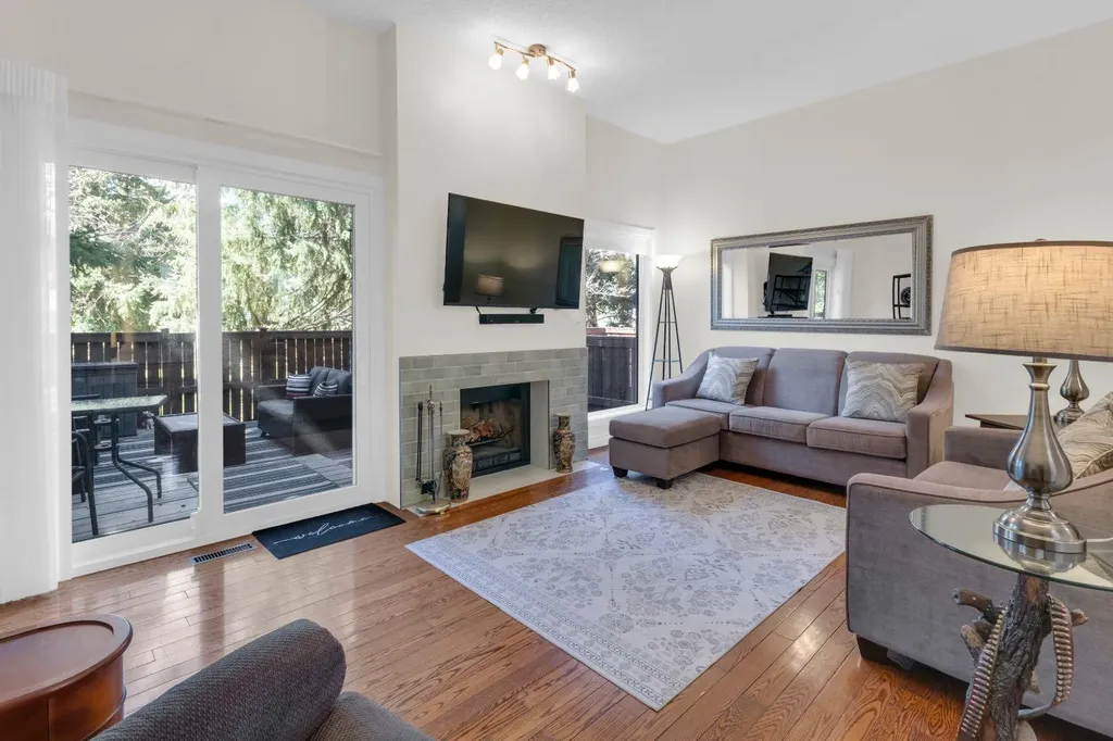 111 Point Drive NW Calgary AB T3B5C8