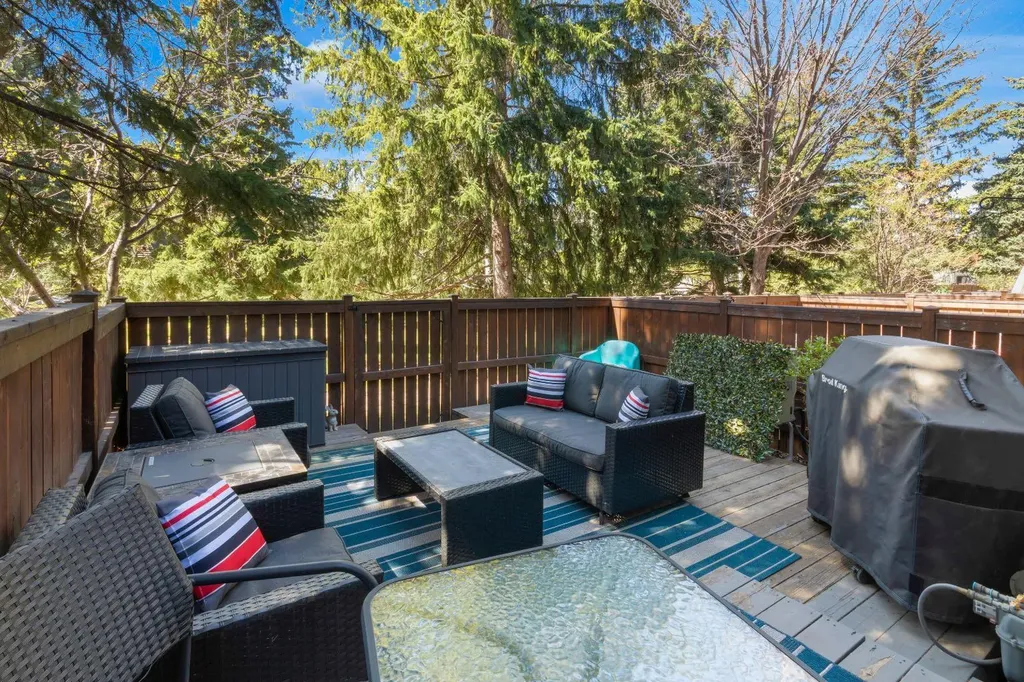 111 Point Drive NW Calgary AB T3B5C8