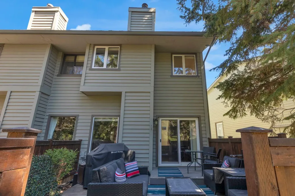 111 Point Drive NW Calgary AB T3B5C8