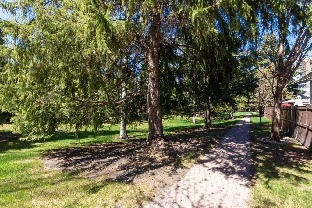 111 Point Drive NW Calgary AB T3B5C8