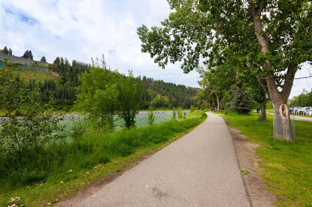 111 Point Drive NW Calgary AB T3B5C8