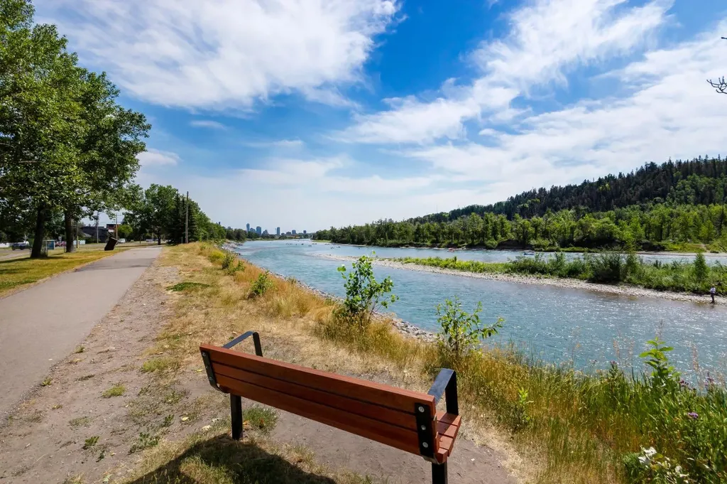 111 Point Drive NW Calgary AB T3B5C8