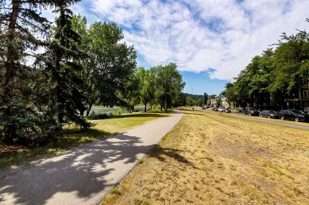 111 Point Drive NW Calgary AB T3B5C8