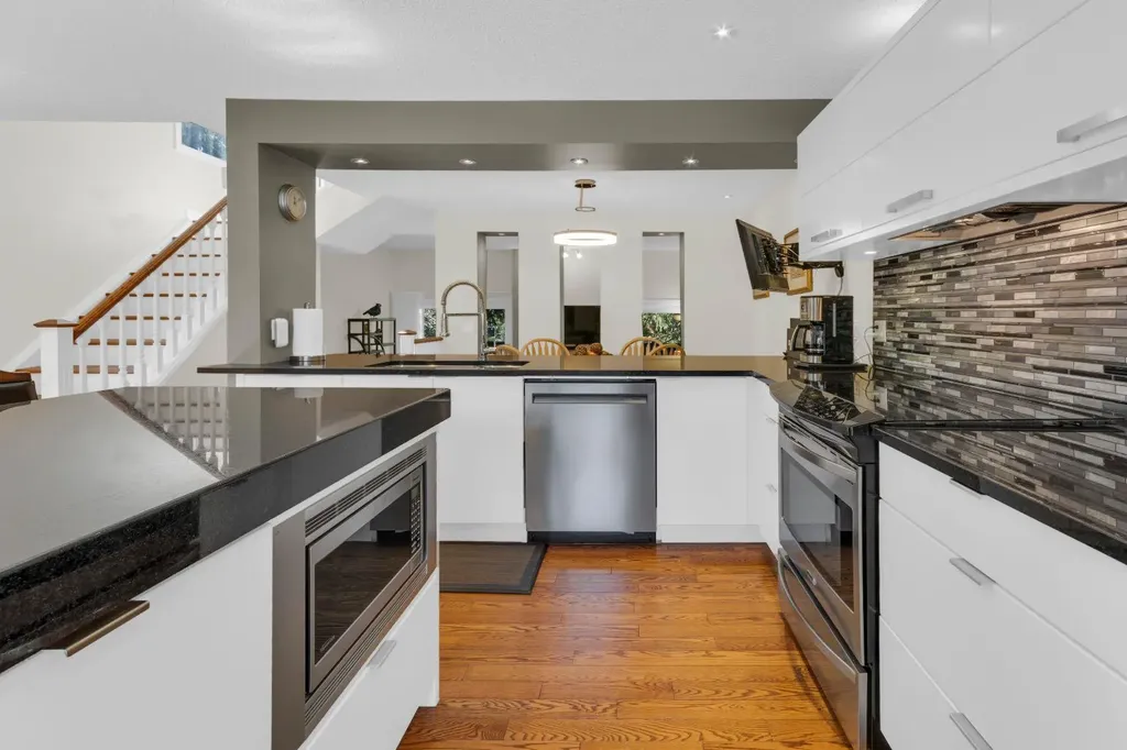 111 Point Drive NW Calgary AB T3B5C8