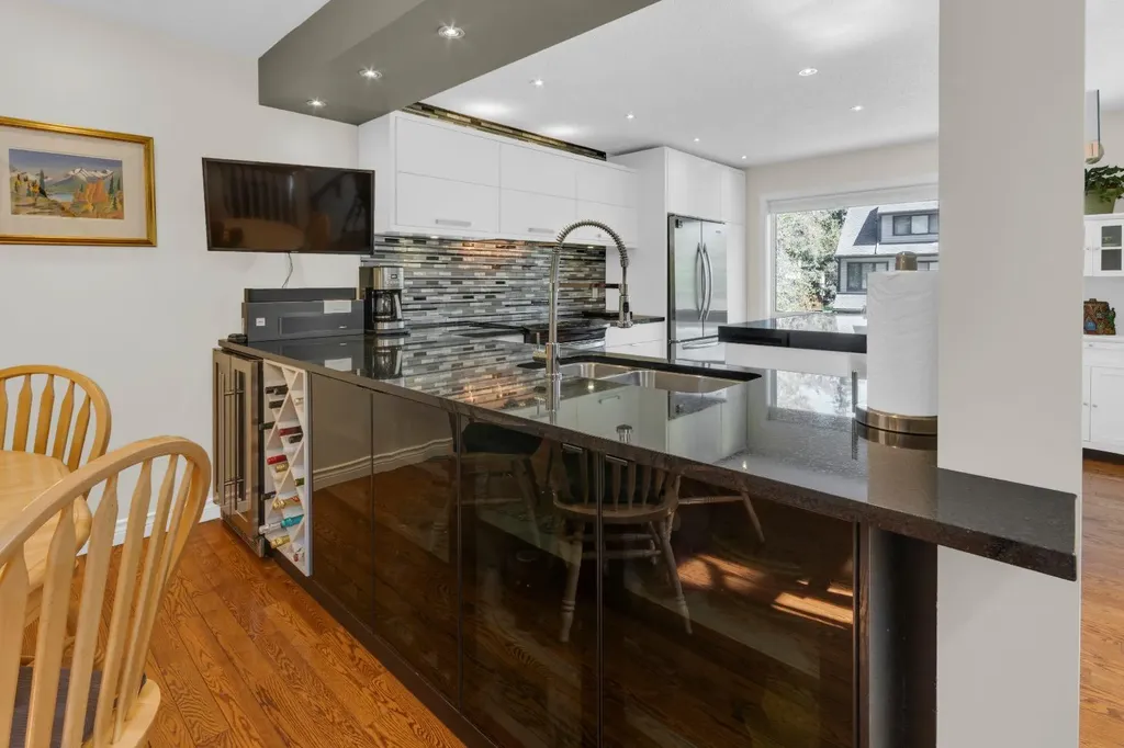 111 Point Drive NW Calgary AB T3B5C8