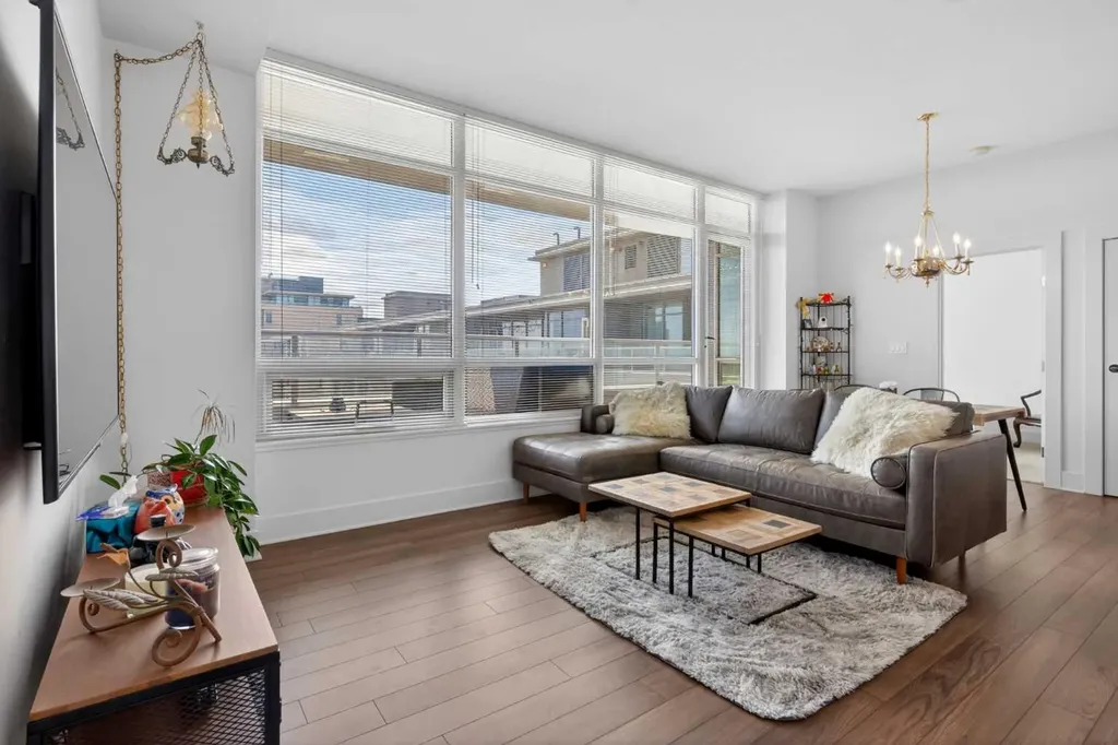 46 9 Street NE Calgary AB T2E 7Y1