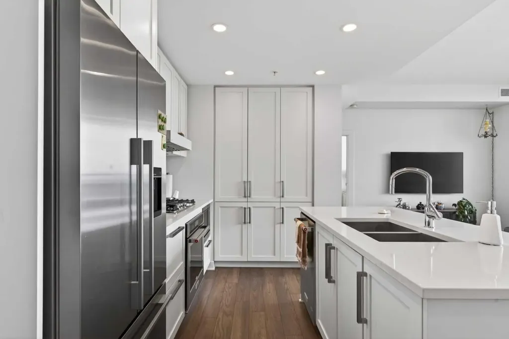 46 9 Street NE Calgary AB T2E 7Y1