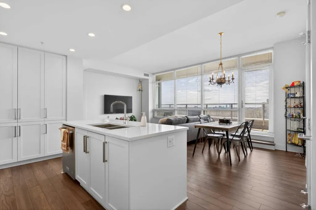 46 9 Street NE Calgary AB T2E 7Y1