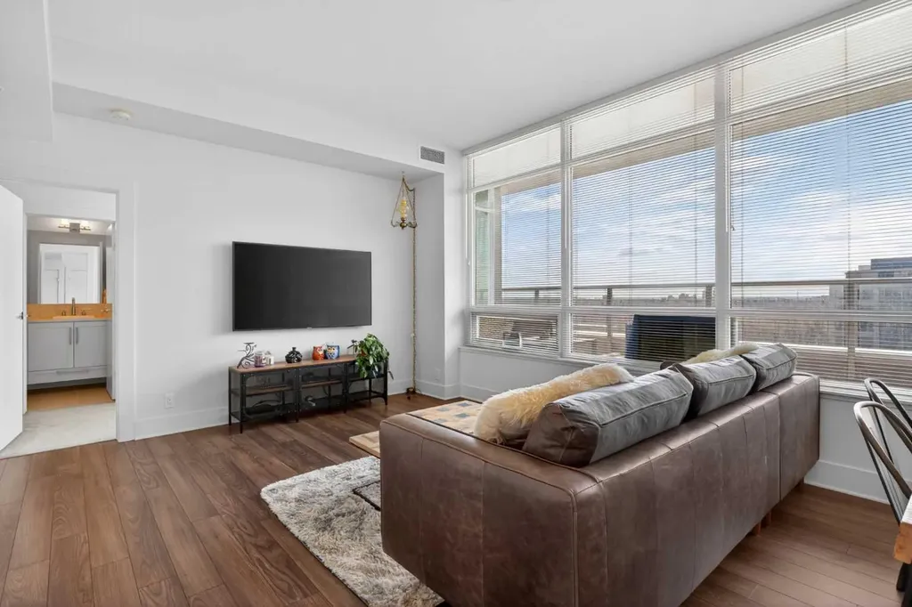 46 9 Street NE Calgary AB T2E 7Y1