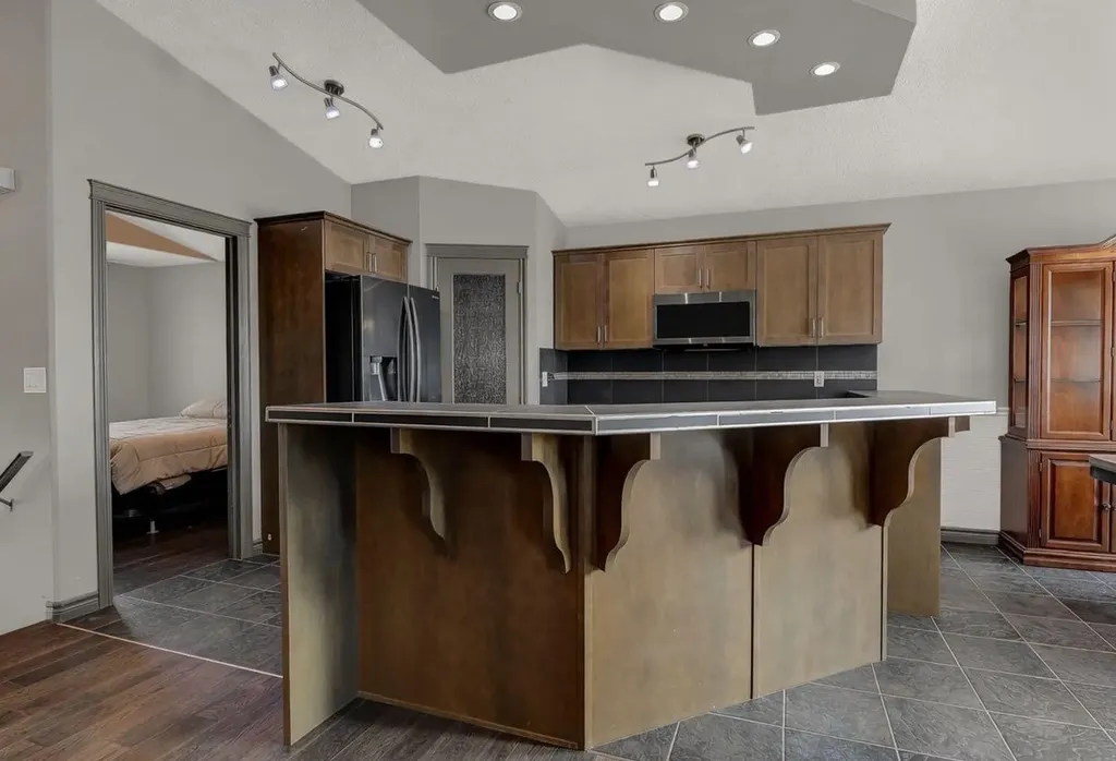 11113 66a Avenue Grande Prairie AB T8W 0B1