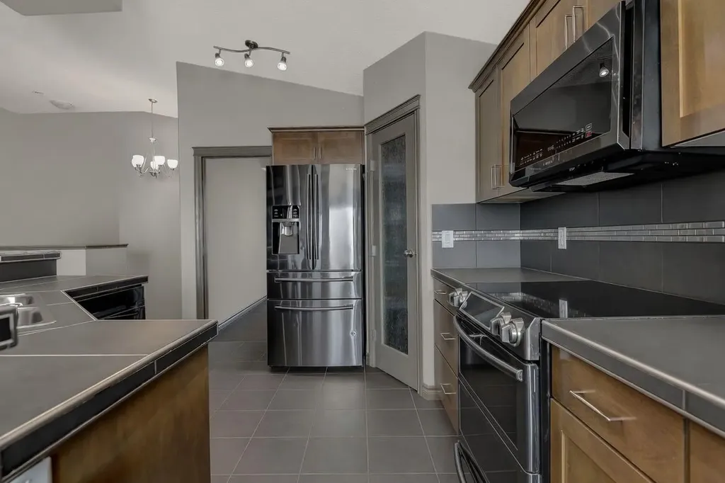 11113 66a Avenue Grande Prairie AB T8W 0B1