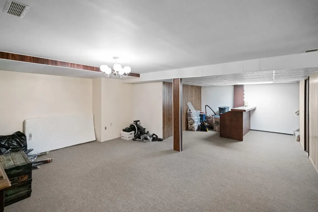 3936 56a Street Close Camrose AB T4V4L1
