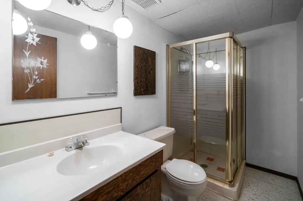 3936 56a Street Close Camrose AB T4V4L1