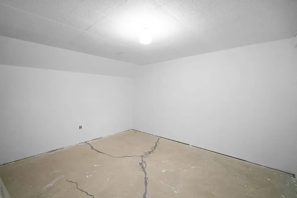 3936 56a Street Close Camrose AB T4V4L1