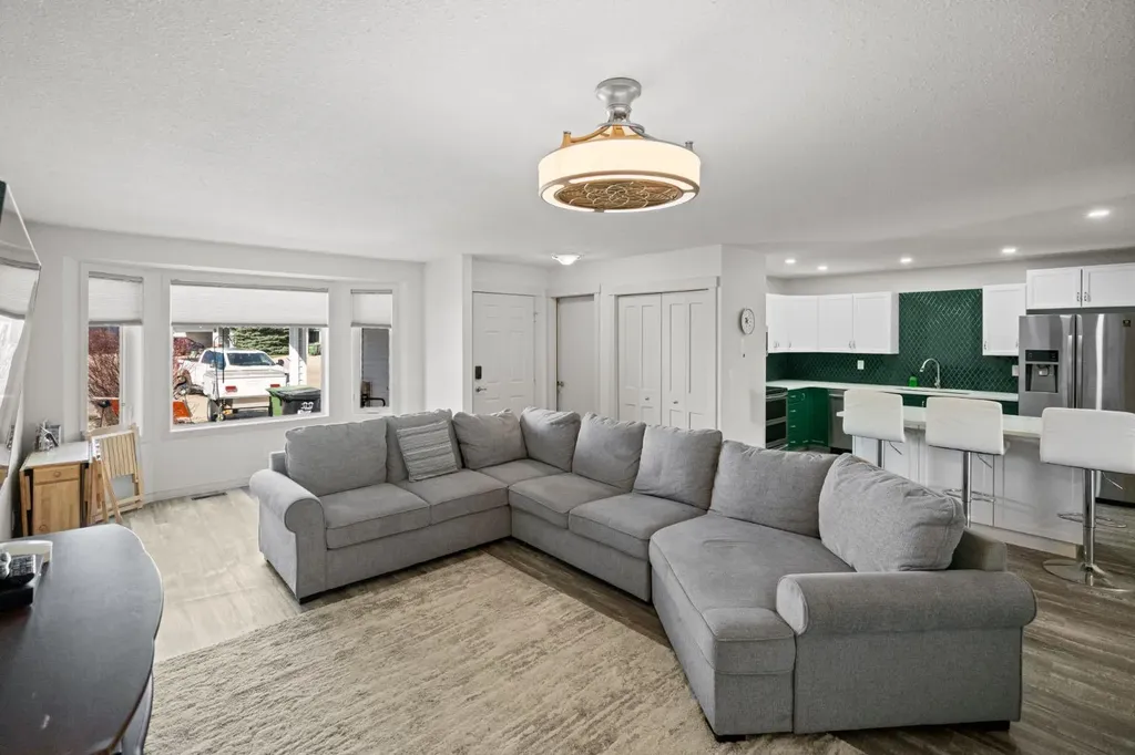 3936 56a Street Close Camrose AB T4V4L1