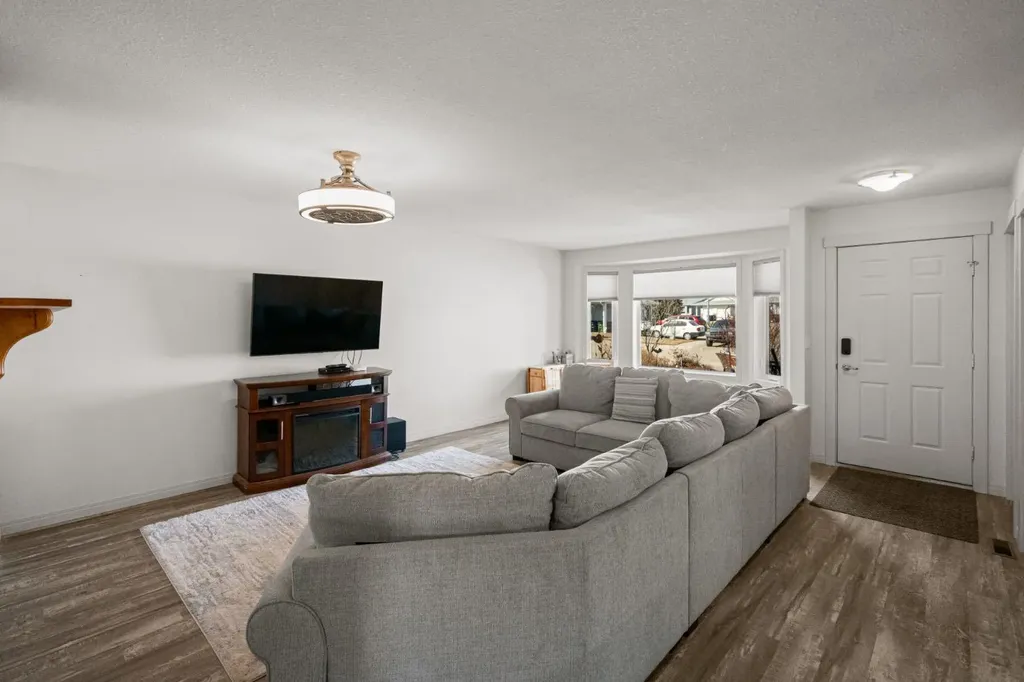 3936 56a Street Close Camrose AB T4V4L1