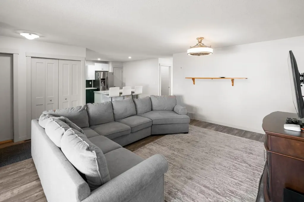 3936 56a Street Close Camrose AB T4V4L1