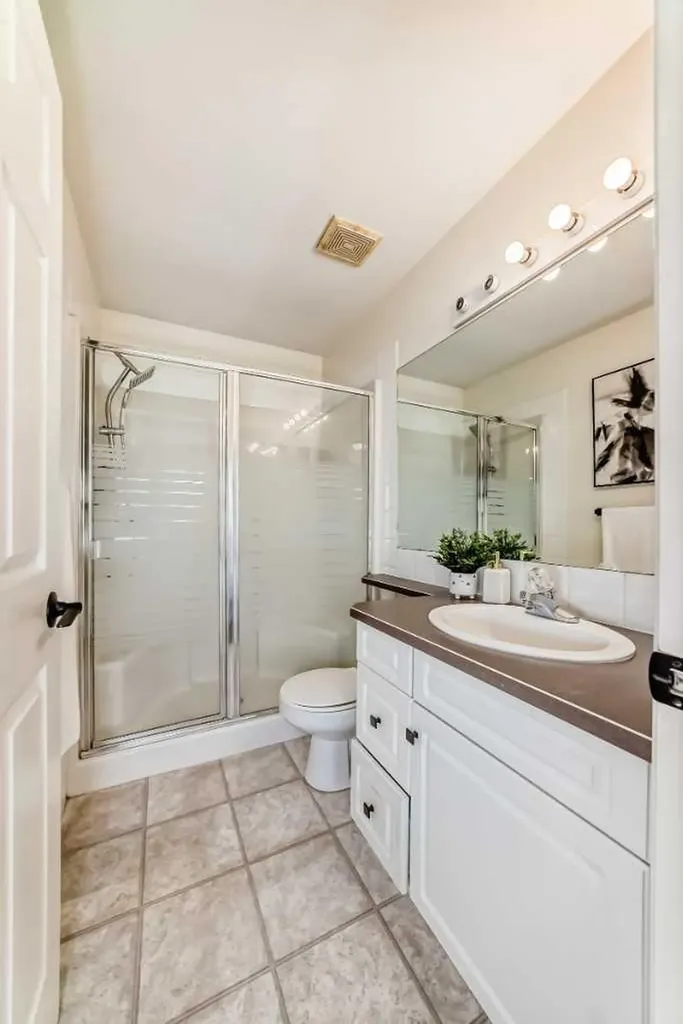 262 Coventry Court NE Calgary AB T3K 5E8