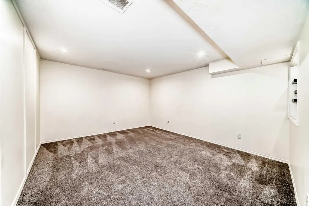 262 Coventry Court NE Calgary AB T3K 5E8