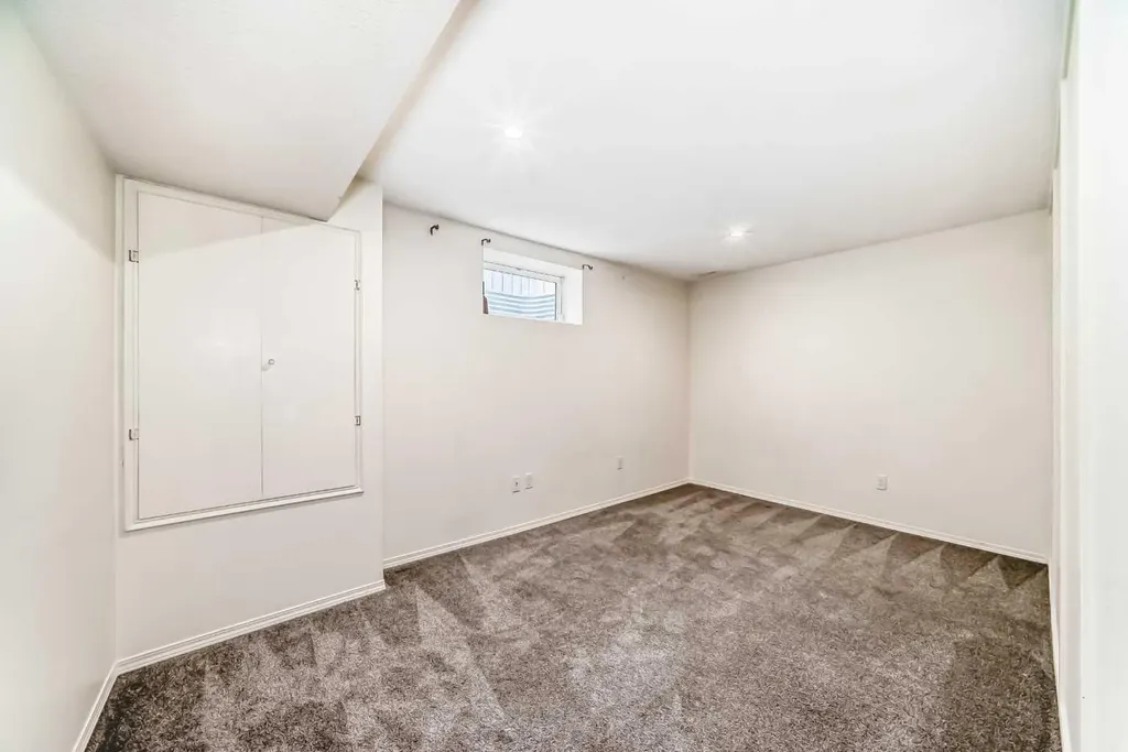 262 Coventry Court NE Calgary AB T3K 5E8