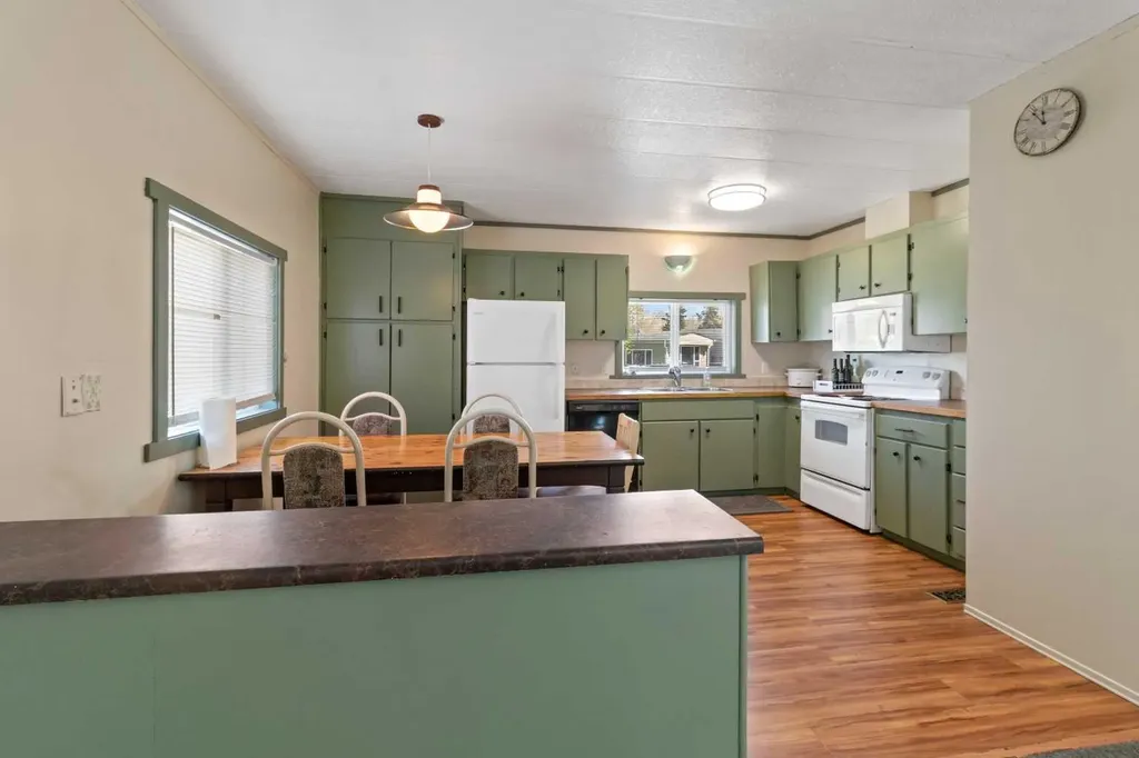 5344 76 Street Red Deer AB T4P 2A6
