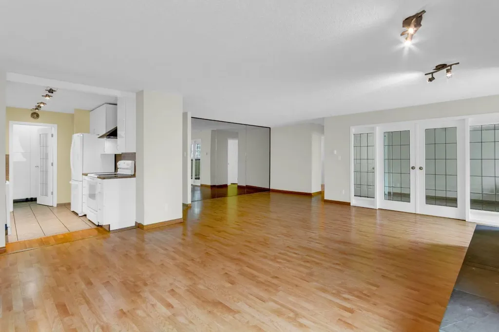 215 14 Avenue SW Calgary AB T2R 0M2