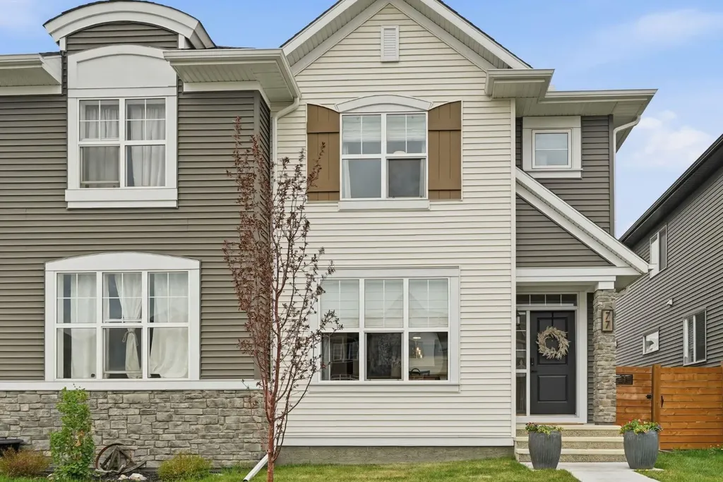 77 Wolf Gate Okotoks AB T1S 5T9