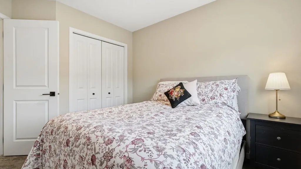 77 Wolf Gate Okotoks AB T1S 5T9