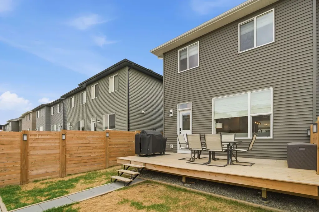 77 Wolf Gate Okotoks AB T1S 5T9