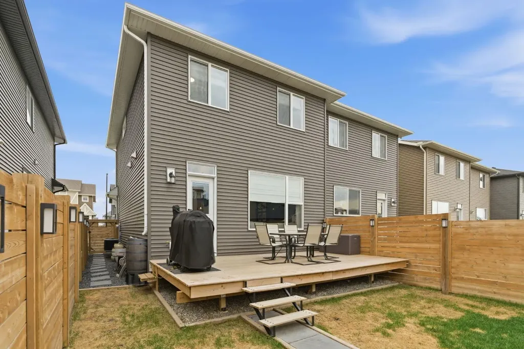 77 Wolf Gate Okotoks AB T1S 5T9