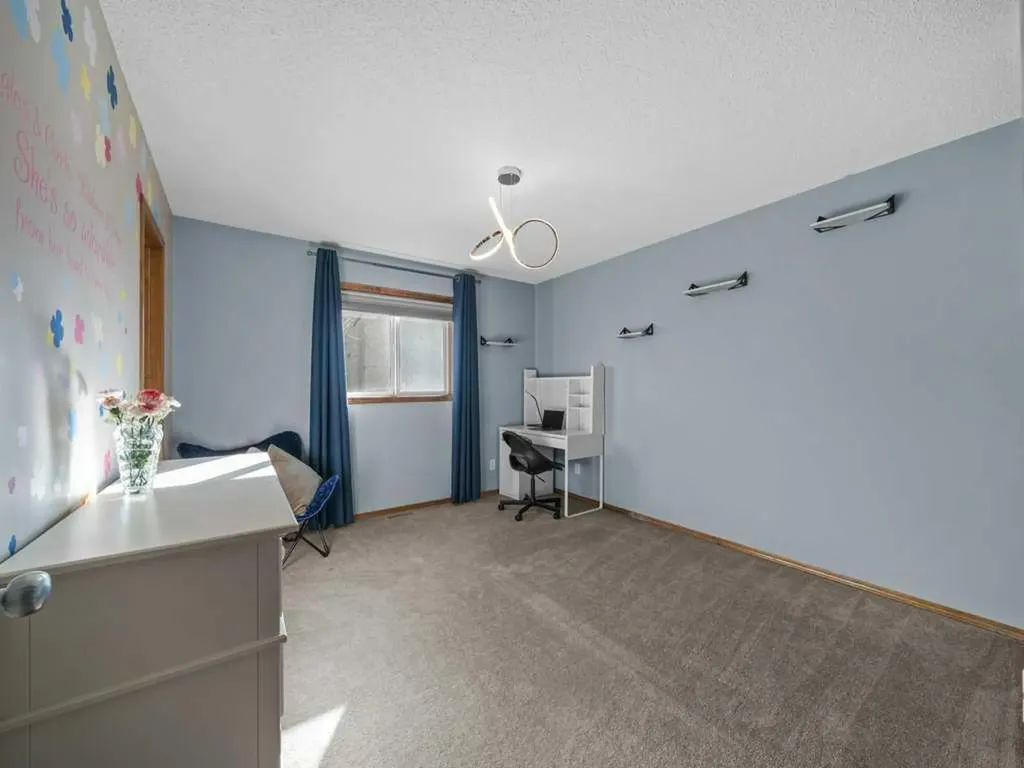 108 Pantego Rise NW Calgary AB T3K 6J3